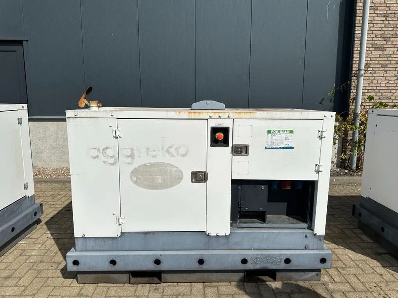 Iveco FPT F32 AM1A Leroy Somer 32 kVA Silent generatorset 216 hours ! - Áramfejlesztő: 1 kép. Iveco FPT F32 AM1A Leroy Somer 32 kVA Silent generatorset 216 hours ! - Áramfejlesztő: 1 kép.