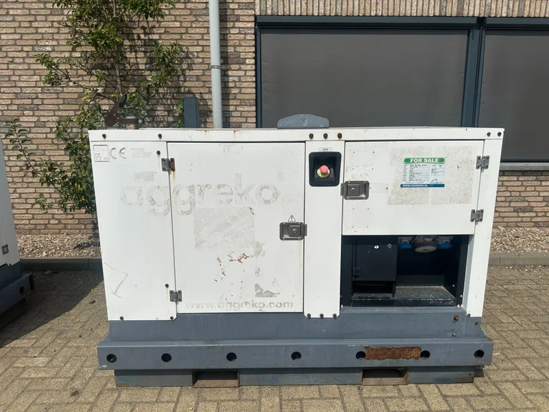 Iveco FPT F32 AM1A Leroy Somer 32 kVA Silent generatorset 251 hours ! - Áramfejlesztő: 1 kép. Iveco FPT F32 AM1A Leroy Somer 32 kVA Silent generatorset 251 hours ! - Áramfejlesztő: 1 kép.