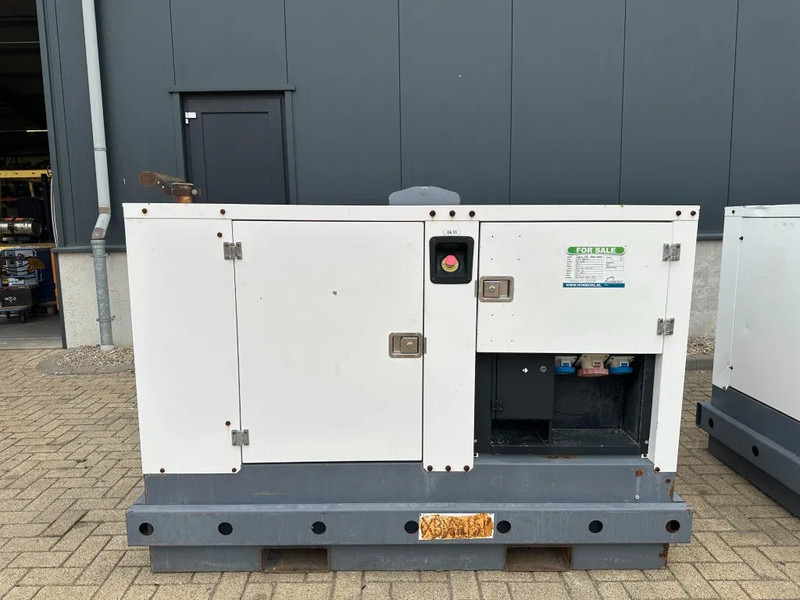 Iveco FPT F32 AM1A Leroy Somer 32 kVA Silent generatorset 28 hours ! - Áramfejlesztő: 1 kép. Iveco FPT F32 AM1A Leroy Somer 32 kVA Silent generatorset 28 hours ! - Áramfejlesztő: 1 kép.