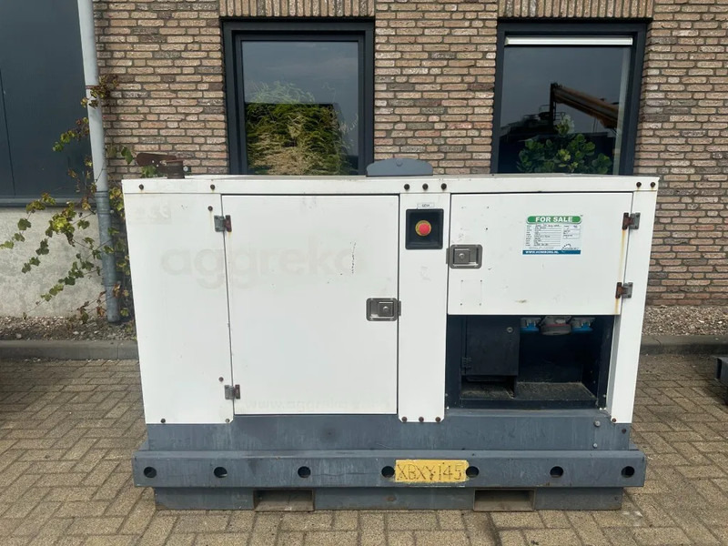 Iveco FPT F32 AM1A Leroy Somer 32 kVA Silent generatorset 297 hours ! - Áramfejlesztő: 1 kép. Iveco FPT F32 AM1A Leroy Somer 32 kVA Silent generatorset 297 hours ! - Áramfejlesztő: 1 kép.