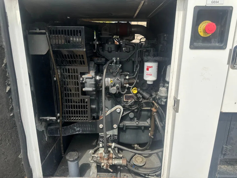 Iveco FPT F32 AM1A Leroy Somer 32 kVA Silent generatorset 297 hours ! - Áramfejlesztő: 5 kép. Iveco FPT F32 AM1A Leroy Somer 32 kVA Silent generatorset 297 hours ! - Áramfejlesztő: 5 kép.