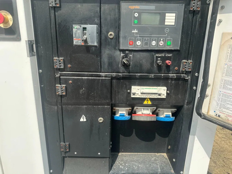 Iveco FPT F32 AM1A Leroy Somer 32 kVA Silent generatorset 368 hours ! - Áramfejlesztő: 3 kép. Iveco FPT F32 AM1A Leroy Somer 32 kVA Silent generatorset 368 hours ! - Áramfejlesztő: 3 kép.