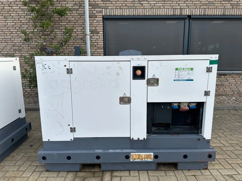 Iveco FPT F32 AM1A Leroy Somer 32 kVA Silent generatorset 667 hours ! - Áramfejlesztő: 1 kép. Iveco FPT F32 AM1A Leroy Somer 32 kVA Silent generatorset 667 hours ! - Áramfejlesztő: 1 kép.