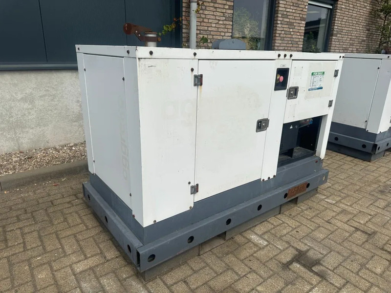 Iveco FPT F32 AM1A Leroy Somer 32 kVA Silent generatorset 92 hours ! - Áramfejlesztő: 5 kép. Iveco FPT F32 AM1A Leroy Somer 32 kVA Silent generatorset 92 hours ! - Áramfejlesztő: 5 kép.