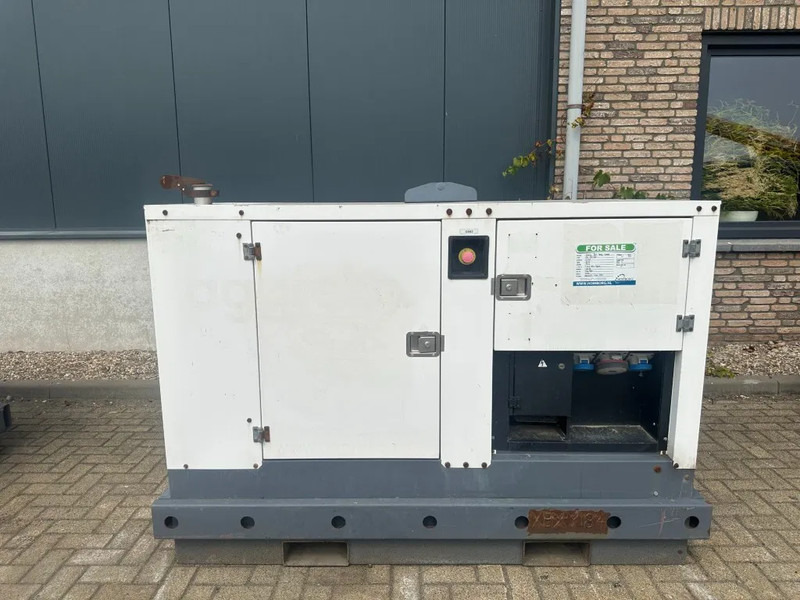 Iveco FPT F32 AM1A Leroy Somer 32 kVA Silent generatorset 92 hours ! - Áramfejlesztő: 1 kép. Iveco FPT F32 AM1A Leroy Somer 32 kVA Silent generatorset 92 hours ! - Áramfejlesztő: 1 kép.