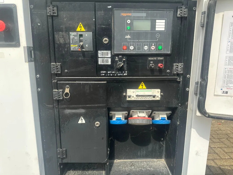 Iveco FPT F32 AM1A Leroy Somer 32 kVA Silent generatorset .... hours ! - Áramfejlesztő: 3 kép. Iveco FPT F32 AM1A Leroy Somer 32 kVA Silent generatorset .... hours ! - Áramfejlesztő: 3 kép.