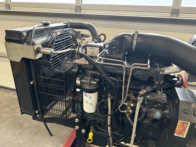 Iveco FPT NEF45 AM1A S500 Stamford 71.5 kVA generatorset - Áramfejlesztő: 5 kép. Iveco FPT NEF45 AM1A S500 Stamford 71.5 kVA generatorset - Áramfejlesztő: 5 kép.