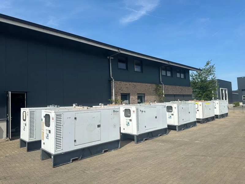 Iveco FPT NEF45 SM1A.A004 Stamford 60 kVA Silent Rental generatorset - Áramfejlesztő: 2 kép. Iveco FPT NEF45 SM1A.A004 Stamford 60 kVA Silent Rental generatorset - Áramfejlesztő: 2 kép.