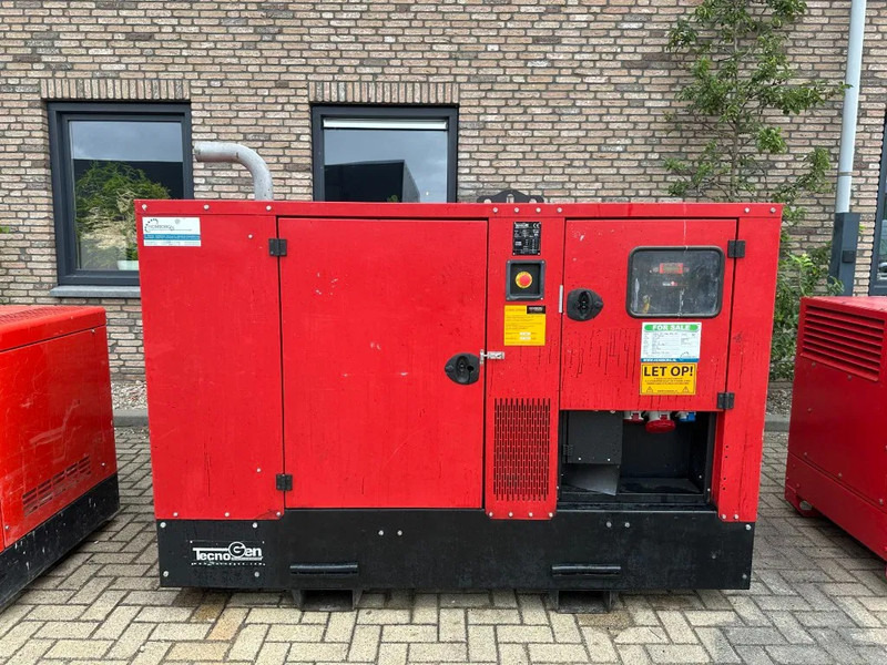 Iveco FPT Tecnogen Mecc Alte Spa 40 kVA Silent generatorset - Áramfejlesztő: 1 kép. Iveco FPT Tecnogen Mecc Alte Spa 40 kVA Silent generatorset - Áramfejlesztő: 1 kép.