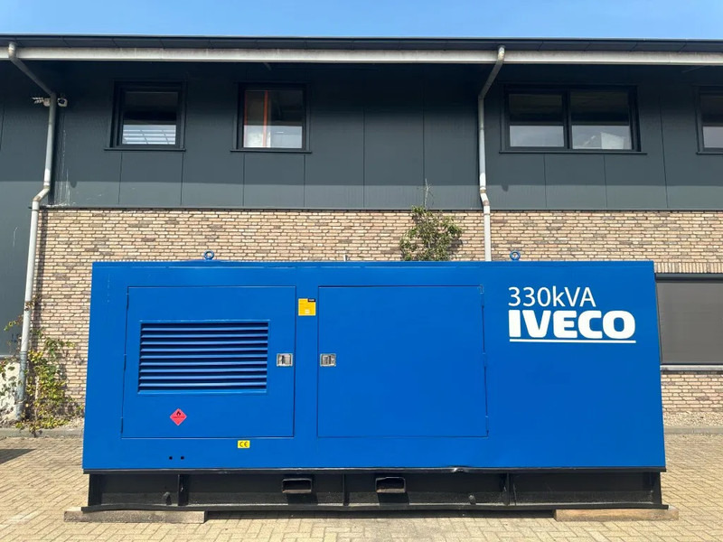 Iveco Leroy Somer 330 kVA Silent generatorset - Áramfejlesztő: 1 kép. Iveco Leroy Somer 330 kVA Silent generatorset - Áramfejlesztő: 1 kép.