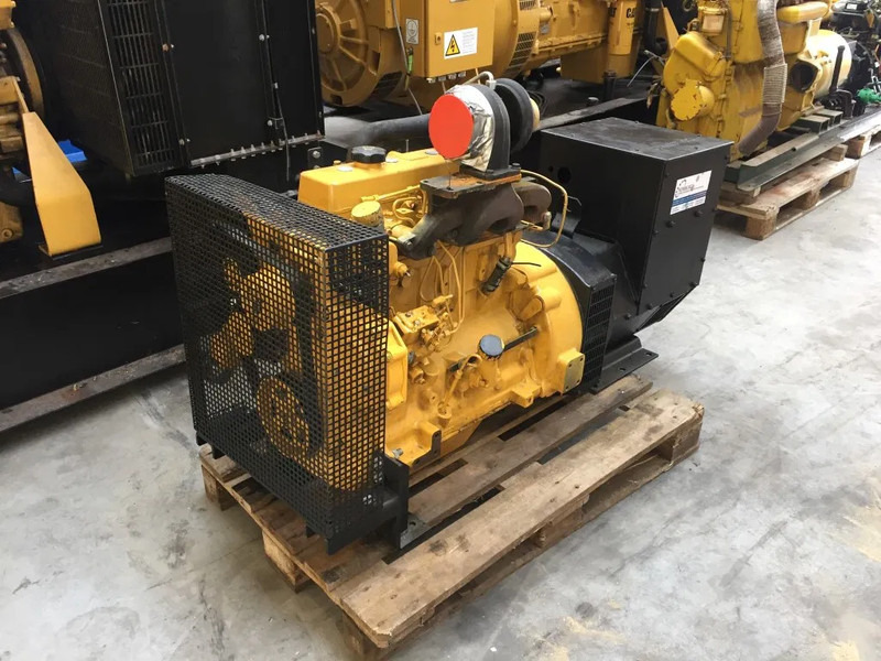 John Deere 4045 TFU 70 Stamford 65 kVA generatorset - Áramfejlesztő: 4 kép. John Deere 4045 TFU 70 Stamford 65 kVA generatorset - Áramfejlesztő: 4 kép.