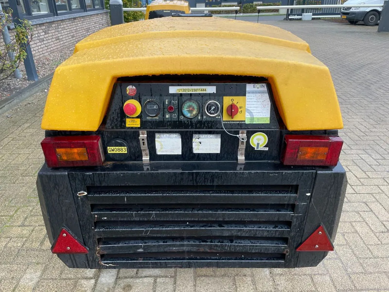 Kaeser M27 Kubota 2,7 m3 / min 7 Bar 18 kW Mobiele Silent Diesel Compressor - Légkompresszor: 2 kép. Kaeser M27 Kubota 2,7 m3 / min 7 Bar 18 kW Mobiele Silent Diesel Compressor - Légkompresszor: 2 kép.