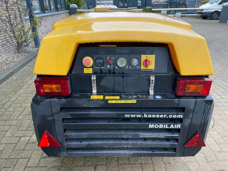 Kaeser M27 Kubota 2,7 m3 / min 7 Bar 18 kW Mobiele Silent Diesel Compressor - Légkompresszor: 4 kép. Kaeser M27 Kubota 2,7 m3 / min 7 Bar 18 kW Mobiele Silent Diesel Compressor - Légkompresszor: 4 kép.