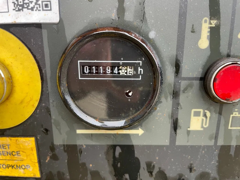 Kaeser M27 Kubota 2,7 m3 / min 7 Bar 18 kW Mobiele Silent Diesel Compressor - Légkompresszor: 5 kép. Kaeser M27 Kubota 2,7 m3 / min 7 Bar 18 kW Mobiele Silent Diesel Compressor - Légkompresszor: 5 kép.