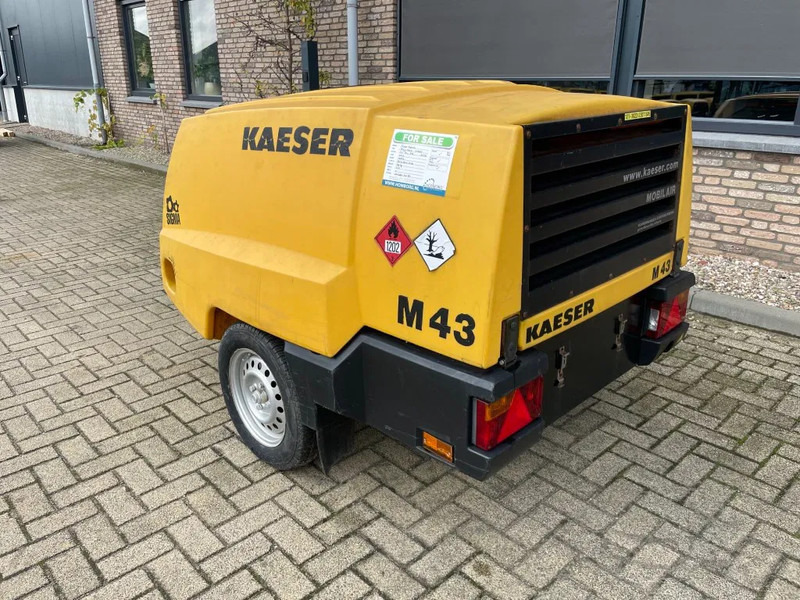 Kaeser M43 Kubota 4,2 m3 / min 7 Bar 30 kW Mobiele Silent Diesel Compressor - Légkompresszor: 2 kép. Kaeser M43 Kubota 4,2 m3 / min 7 Bar 30 kW Mobiele Silent Diesel Compressor - Légkompresszor: 2 kép.