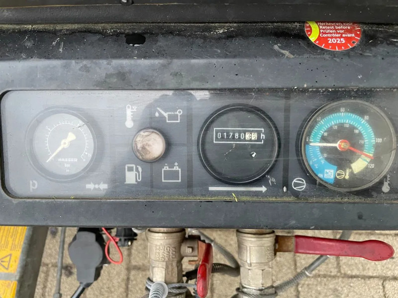 Kaeser M43 Kubota 4,2 m3 / min 7 Bar 55 kW Mobiele Diesel Compressor - Légkompresszor: 5 kép. Kaeser M43 Kubota 4,2 m3 / min 7 Bar 55 kW Mobiele Diesel Compressor - Légkompresszor: 5 kép.