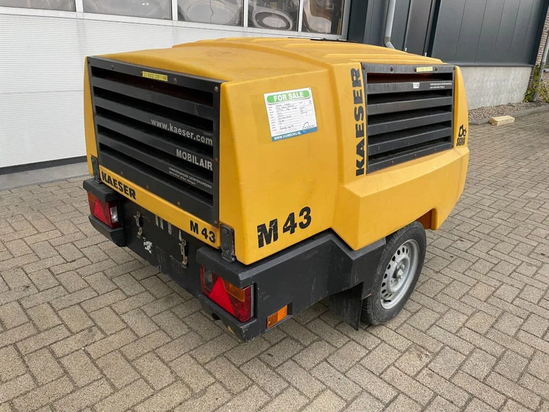 Kaeser M43 Kubota 4,2 m3 / min 7 Bar 55 kW Mobiele Diesel Compressor - Légkompresszor: 2 kép. Kaeser M43 Kubota 4,2 m3 / min 7 Bar 55 kW Mobiele Diesel Compressor - Légkompresszor: 2 kép.