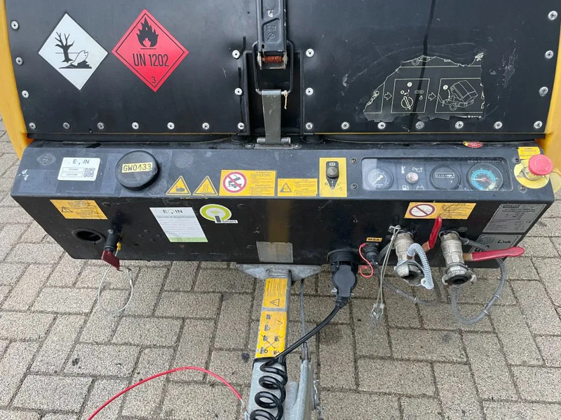 Kaeser M43 Kubota 4,2 m3 / min 7 Bar 55 kW Mobiele Diesel Compressor - Légkompresszor: 4 kép. Kaeser M43 Kubota 4,2 m3 / min 7 Bar 55 kW Mobiele Diesel Compressor - Légkompresszor: 4 kép.
