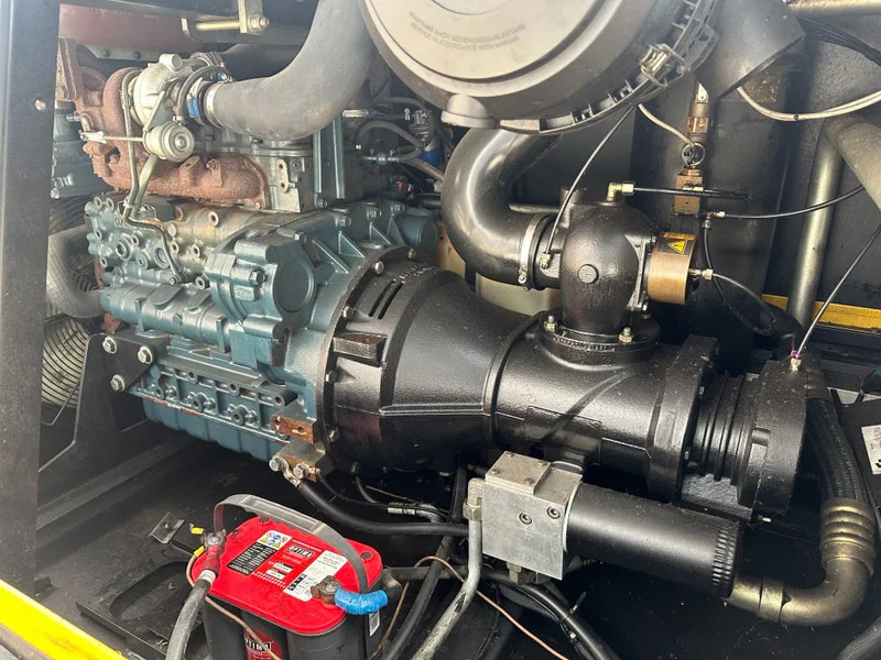 Légkompresszor Kaeser M80 Kubota 8.1 m3 / min 7 Bar 55 kW Mobiele Silent Diesel Compressor: 11 kép.