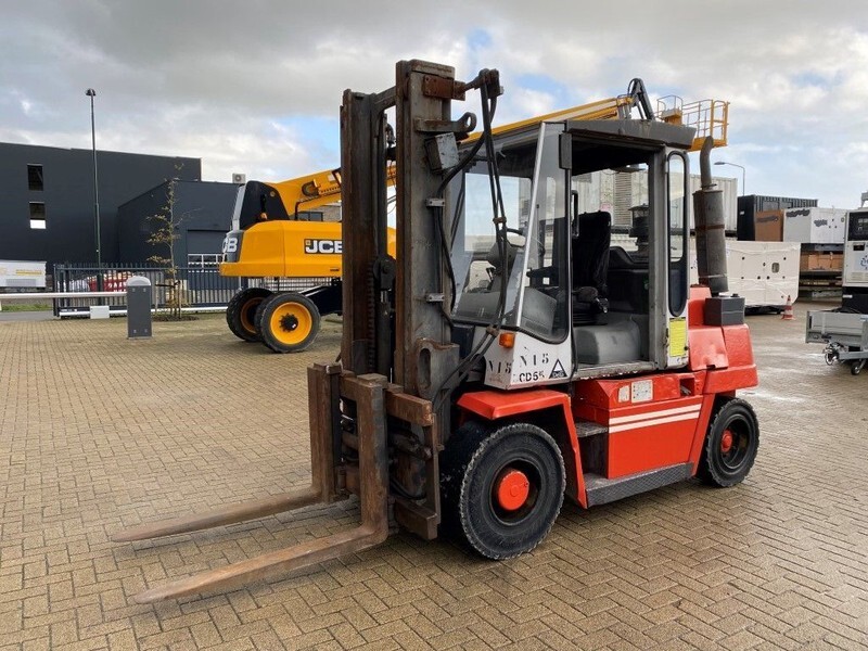 Kalmar DCD 55-6 6 ton Perkins Diesel Sideshift Positioner Freelift Heftruck - Dízel targonca: 2 kép. Kalmar DCD 55-6 6 ton Perkins Diesel Sideshift Positioner Freelift Heftruck - Dízel targonca: 2 kép.