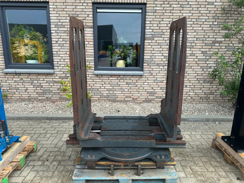 Kaup T4562G Roterende Balenklem Rotator 2.500 kg 2018 - Polip kanál - Mezőgazdasági gépek: 2 kép. Kaup T4562G Roterende Balenklem Rotator 2.500 kg 2018 - Polip kanál - Mezőgazdasági gépek: 2 kép.