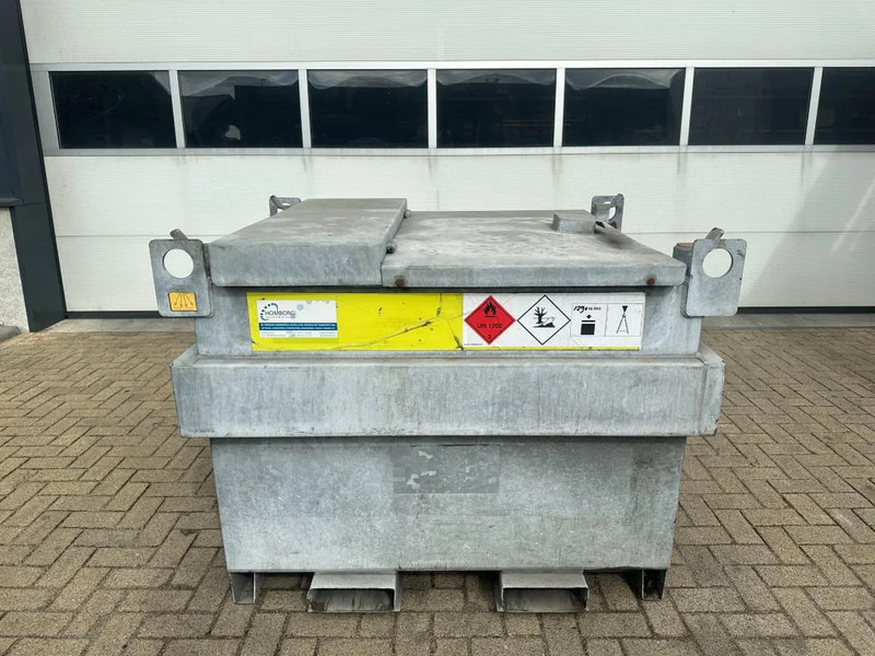 Kiwa IBC Steenbergen 750 liter Dieseltank met Handpomp Milieutank Gegalvaniseerd - Tároló tartály: 1 kép. Kiwa IBC Steenbergen 750 liter Dieseltank met Handpomp Milieutank Gegalvaniseerd - Tároló tartály: 1 kép.