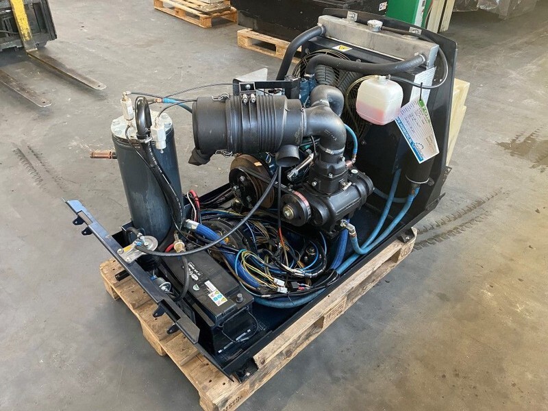 Kubota D1105 Sullair 15.5 kW 7 bar diesel schroefcompressor - Légkompresszor: 5 kép. Kubota D1105 Sullair 15.5 kW 7 bar diesel schroefcompressor - Légkompresszor: 5 kép.
