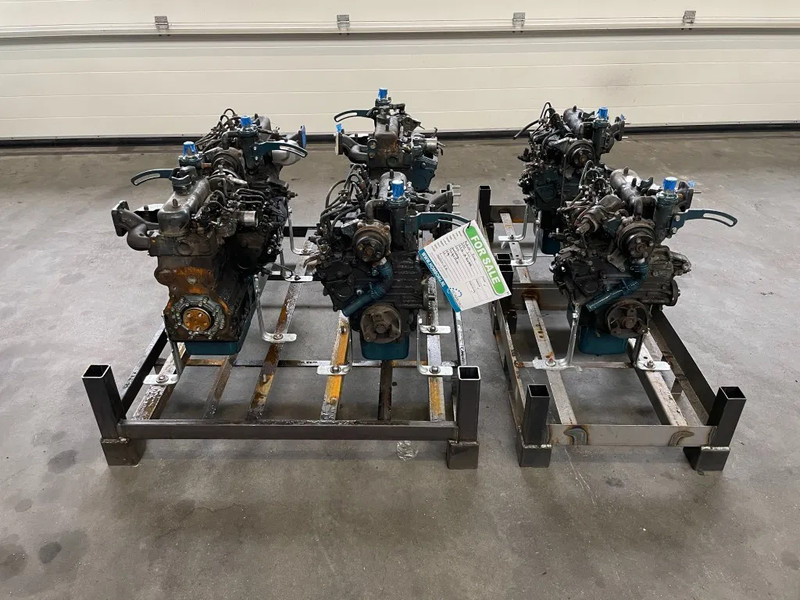 Kubota D722 dieselmotor 3 cilinder 18 PK (4stuks!) - Motor - Anyagmozgató gép: 2 kép. Kubota D722 dieselmotor 3 cilinder 18 PK (4stuks!) - Motor - Anyagmozgató gép: 2 kép.