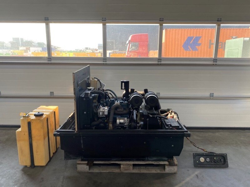 Kubota Sullair 15.5 kW 7 bar 2000 L / min Diesel Schroefcompressor - Légkompresszor: 1 kép. Kubota Sullair 15.5 kW 7 bar 2000 L / min Diesel Schroefcompressor - Légkompresszor: 1 kép.