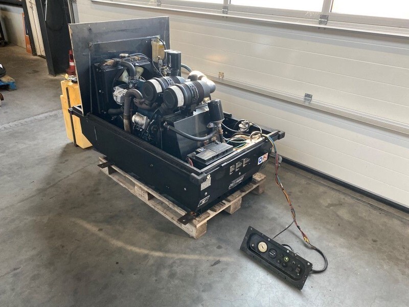 Kubota Sullair 15.5 kW 7 bar 2000 L / min Diesel Schroefcompressor - Légkompresszor: 2 kép. Kubota Sullair 15.5 kW 7 bar 2000 L / min Diesel Schroefcompressor - Légkompresszor: 2 kép.