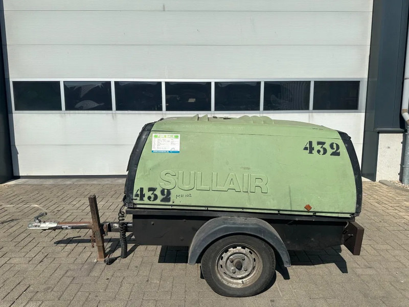 Kubota V2203 Sullair K65 Mobiele Diesel Compressor 3.7 m3 / min 30 kW 7 Bar - Légkompresszor: 1 kép. Kubota V2203 Sullair K65 Mobiele Diesel Compressor 3.7 m3 / min 30 kW 7 Bar - Légkompresszor: 1 kép.