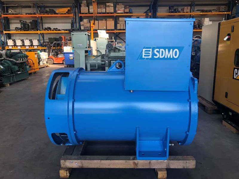 Leroy Somer SDMO 1880 kVA generatordeel SDMO 1880 kVA generatordeel op frame - Áramfejlesztő: 2 kép. Leroy Somer SDMO 1880 kVA generatordeel SDMO 1880 kVA generatordeel op frame - Áramfejlesztő: 2 kép.
