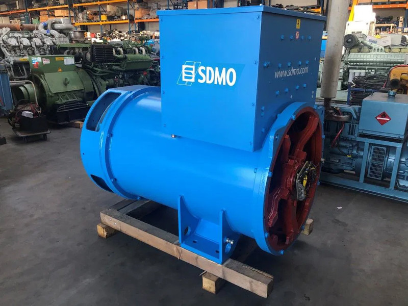 Leroy Somer SDMO 1880 kVA generatordeel SDMO 1880 kVA generatordeel op frame - Áramfejlesztő: 5 kép. Leroy Somer SDMO 1880 kVA generatordeel SDMO 1880 kVA generatordeel op frame - Áramfejlesztő: 5 kép.