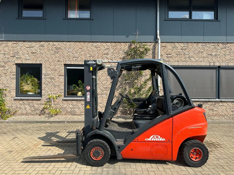 Linde H25T 2.5 ton Triplex Freelift Sideshift LPG Heftruck - Gázüzemű targonca: 1 kép. Linde H25T 2.5 ton Triplex Freelift Sideshift LPG Heftruck - Gázüzemű targonca: 1 kép.