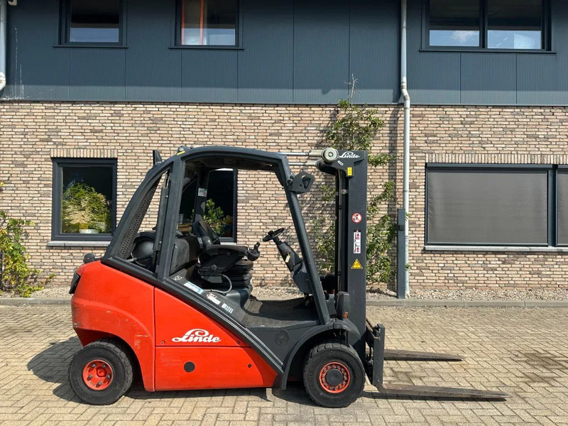 Linde H25T 2.5 ton Triplex Freelift Sideshift LPG Heftruck - Gázüzemű targonca: 3 kép. Linde H25T 2.5 ton Triplex Freelift Sideshift LPG Heftruck - Gázüzemű targonca: 3 kép.