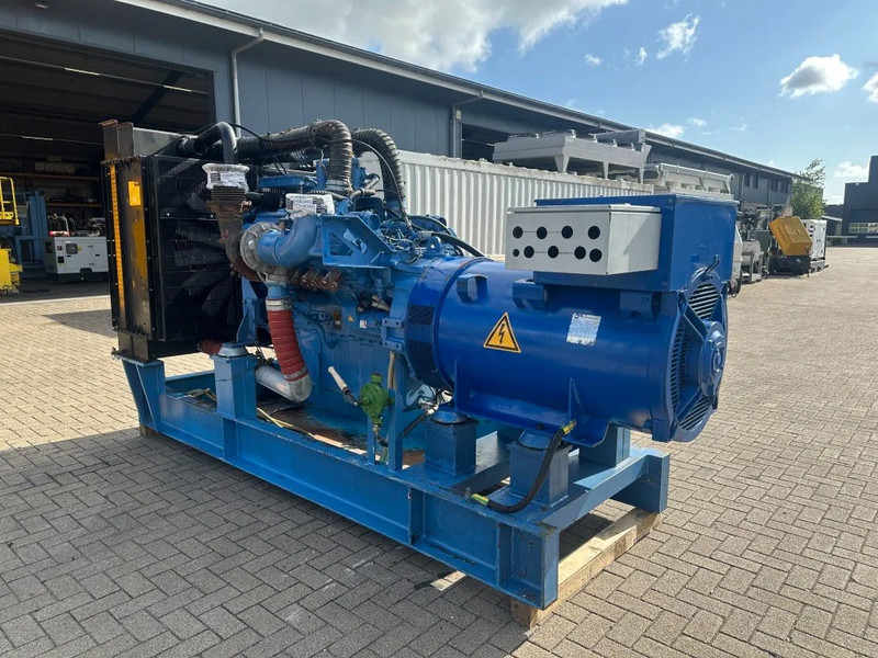 MTU 12V 2000 Marelli 750 kVA generatorset - Áramfejlesztő: 2 kép. MTU 12V 2000 Marelli 750 kVA generatorset - Áramfejlesztő: 2 kép.