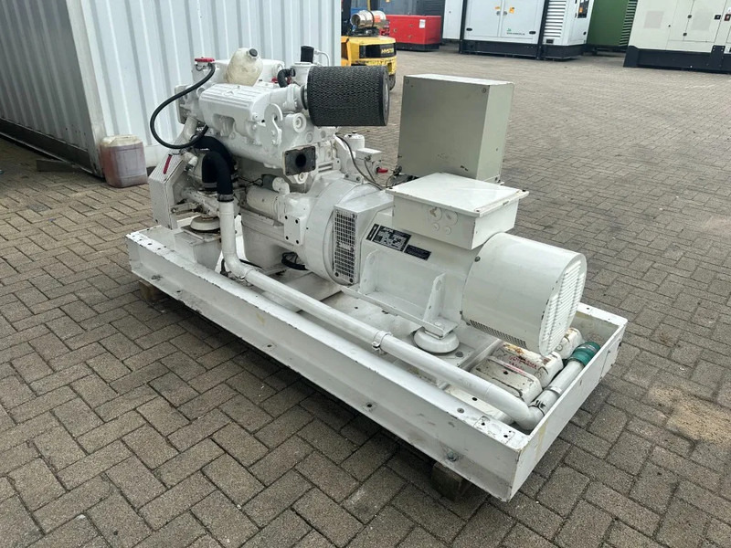 Mercedes-Benz OM 364 MTU 50 kVA Marine Scheepsvaart generatorset - Áramfejlesztő: 2 kép. Mercedes-Benz OM 364 MTU 50 kVA Marine Scheepsvaart generatorset - Áramfejlesztő: 2 kép.