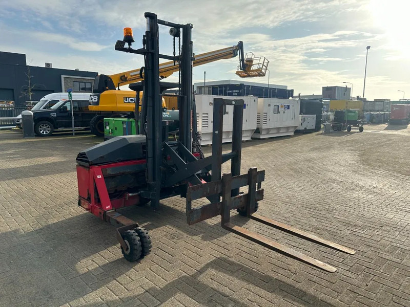 Moffett M4 20.1 Kubota Diesel Kooiaap 2 ton Duplex Sideshift Meeneemheftruck - Hordozható targonca: 1 kép. Moffett M4 20.1 Kubota Diesel Kooiaap 2 ton Duplex Sideshift Meeneemheftruck - Hordozható targonca: 1 kép.