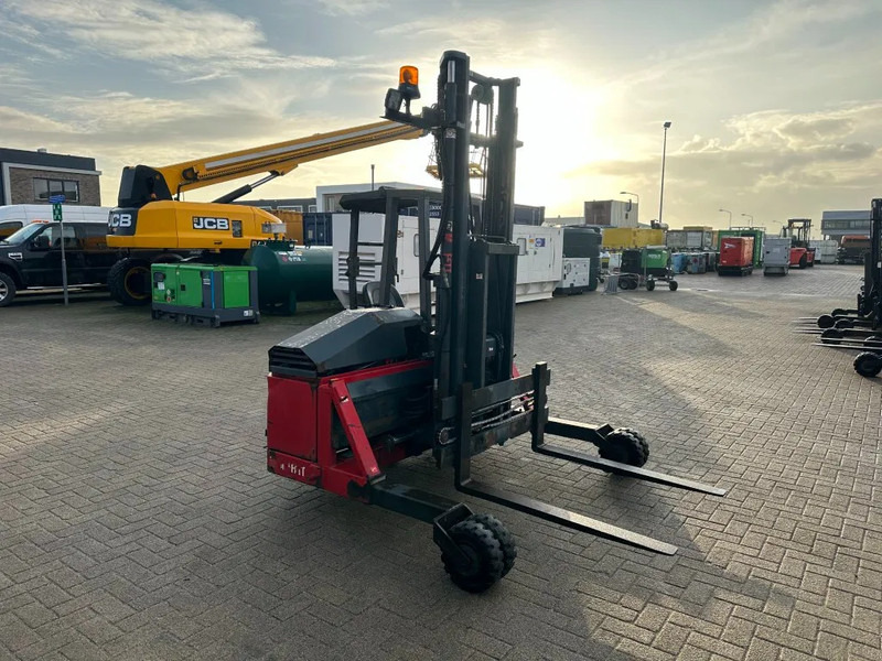 Hordozható targonca Moffett M4 20.1 Kubota Diesel Kooiaap 2 ton Sideshift Positioner Meeneemheftruck: 12 kép.