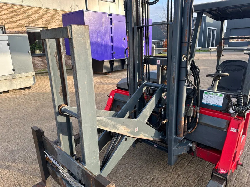 Hordozható targonca Moffett M4 20.1 Kubota Diesel Kooiaap 2 ton Sideshift Positioner Meeneemheftruck: 7 kép.