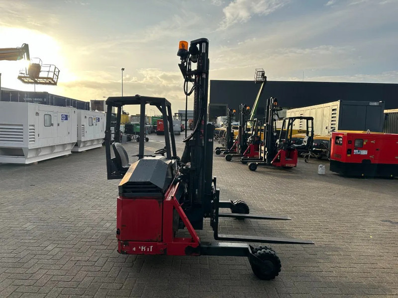 Hordozható targonca Moffett M4 20.1 Kubota Diesel Kooiaap 2 ton Sideshift Positioner Meeneemheftruck: 10 kép.