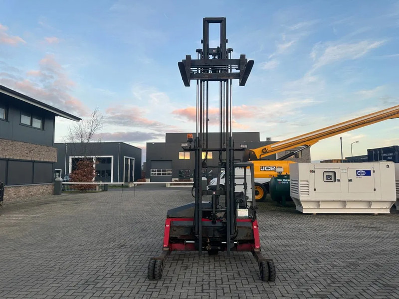 Moffett M4 20.1 Kubota Diesel Kooiaap 2 ton Sideshift Positioner Meeneemheftruck - Hordozható targonca: 3 kép. Moffett M4 20.1 Kubota Diesel Kooiaap 2 ton Sideshift Positioner Meeneemheftruck - Hordozható targonca: 3 kép.