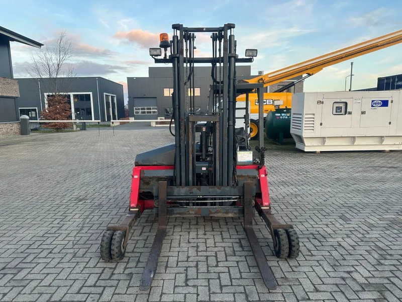 Moffett M4 20.1 Kubota Diesel Kooiaap 2 ton Sideshift Positioner Meeneemheftruck - Hordozható targonca: 5 kép. Moffett M4 20.1 Kubota Diesel Kooiaap 2 ton Sideshift Positioner Meeneemheftruck - Hordozható targonca: 5 kép.
