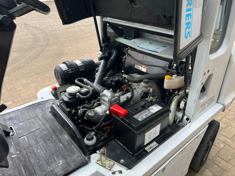 Nissan Uni Carriers 2.5 ton diesel Y1D2A25Q Nissan 2.5 ton Duplex Sideshift Diesel Heftruck - Dízel targonca: 4 kép. Nissan Uni Carriers 2.5 ton diesel Y1D2A25Q Nissan 2.5 ton Duplex Sideshift Diesel Heftruck - Dízel targonca: 4 kép.