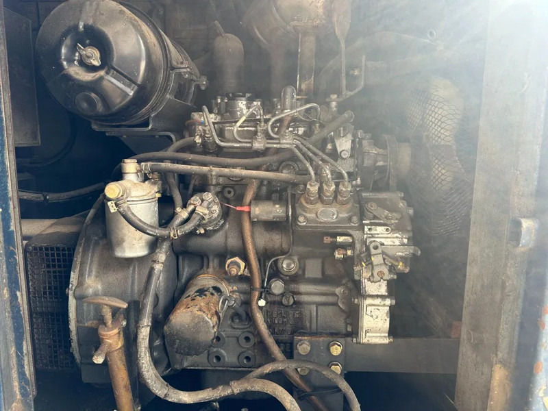 Perkins 130.13 Mecc Alte Spa 10 kVA Silent generatorset - Áramfejlesztő: 3 kép. Perkins 130.13 Mecc Alte Spa 10 kVA Silent generatorset - Áramfejlesztő: 3 kép.