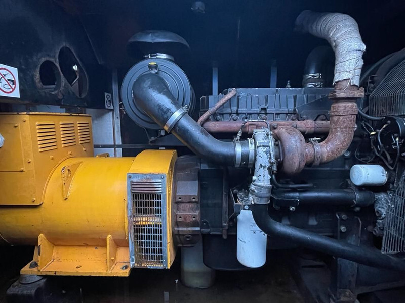 Perkins 1300 Serie Mecc Alte Spa 225 kVA Silent generatorset - Áramfejlesztő: 2 kép. Perkins 1300 Serie Mecc Alte Spa 225 kVA Silent generatorset - Áramfejlesztő: 2 kép.