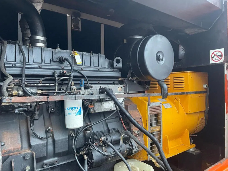 Perkins 1300 Serie Mecc Alte Spa 225 kVA Silent generatorset - Áramfejlesztő: 5 kép. Perkins 1300 Serie Mecc Alte Spa 225 kVA Silent generatorset - Áramfejlesztő: 5 kép.