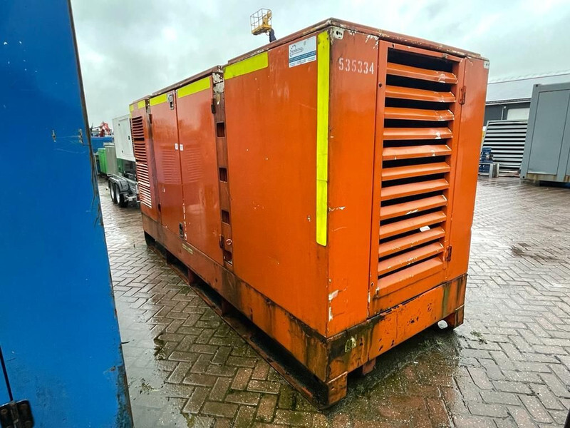 Perkins 1300 Serie Mecc Alte Spa 225 kVA Silent generatorset - Áramfejlesztő: 3 kép. Perkins 1300 Serie Mecc Alte Spa 225 kVA Silent generatorset - Áramfejlesztő: 3 kép.