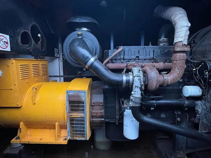 Perkins 1300 Serie Mecc Alte Spa 225 kVA Silent generatorset - Áramfejlesztő: 2 kép. Perkins 1300 Serie Mecc Alte Spa 225 kVA Silent generatorset - Áramfejlesztő: 2 kép.