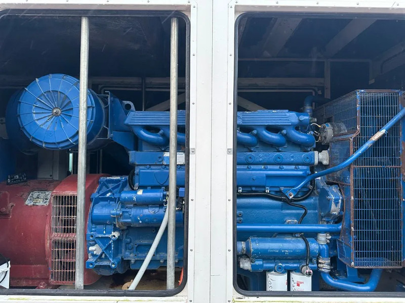 Perkins 2006 TG2A FG Wilson Stamford 250 kVA Silent generatorset - Áramfejlesztő: 2 kép. Perkins 2006 TG2A FG Wilson Stamford 250 kVA Silent generatorset - Áramfejlesztő: 2 kép.